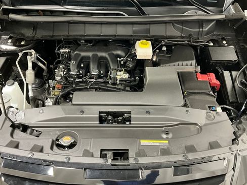 Used 2025 Nissan Pathfinder SL w/ Black Appearance Package image 12