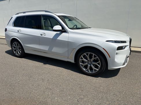 Used 2026 BMW X7 xDrive40i w/ Premium Package AWD/4WD image 22