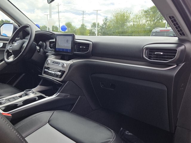 Used 2024 Ford Explorer XLT w/ Equipment Group 202A AWD/4WD image 5