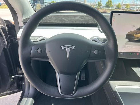 Used 2024 Tesla Model Y Long Range AWD/4WD image 12