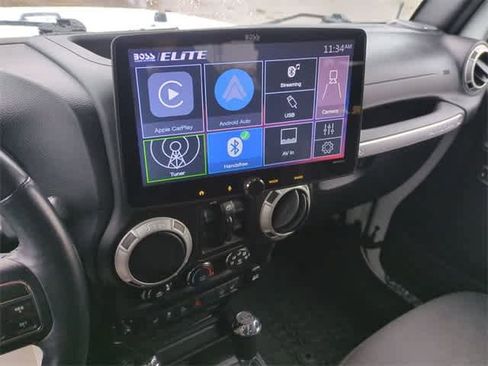 Used 2015 Jeep Wrangler Unlimited Sahara w/ Connectivity Group image 28