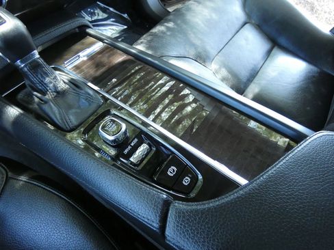 Used 2018 Volvo XC90 T6 Momentum w/ Convenience Package image 57