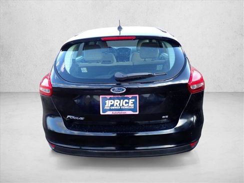 Used 2017 Ford Focus SE FWD image 2