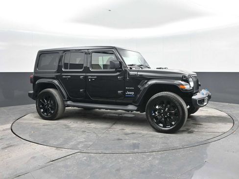 Used 2023 Jeep Wrangler Unlimited Sahara w/ Cold Weather Group AWD/4WD image 6