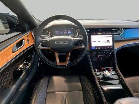 Used 2023 Jeep Grand Cherokee L Summit AWD/4WD image 5