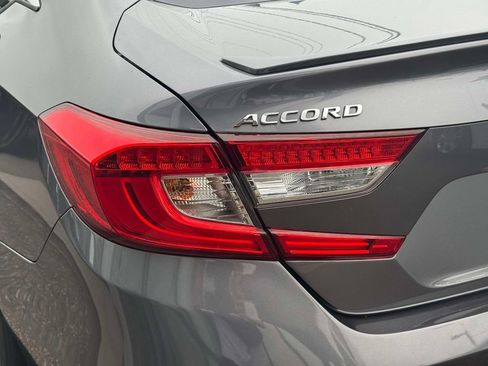 Used 2018 Honda Accord Sport image 9