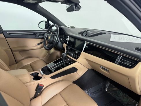 Certified 2023 Porsche Macan image 15