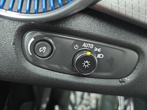 Used 2025 Chevrolet Trax LT w/ Driver Confidence Package image 25