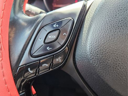 Used 2019 Toyota C-HR XLE FWD image 16