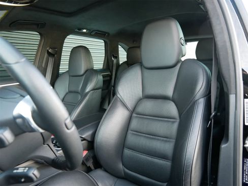Used 2014 Porsche Cayenne Turbo image 5