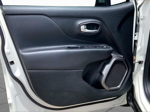 Used 2018 Jeep Renegade Limited FWD image 22