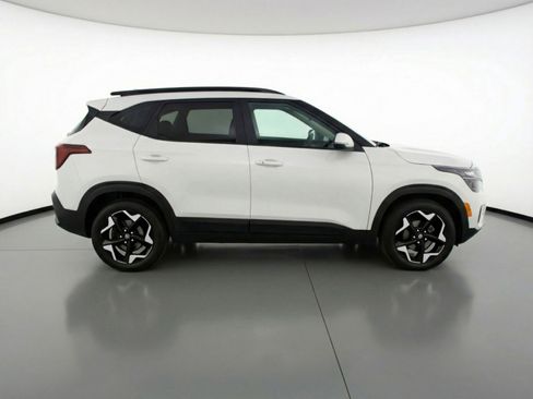 Used 2025 Kia Seltos S image 11