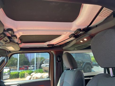 Used 2025 Jeep Wrangler Sport AWD/4WD image 22
