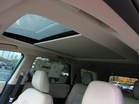 New 2026 Nissan Pathfinder SL w/ SL Premium Package image 14