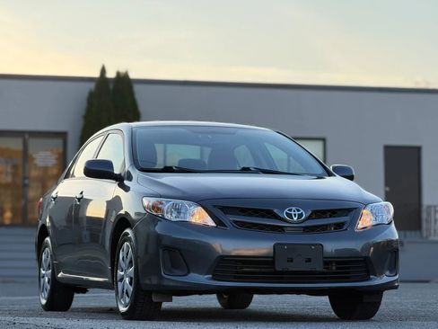 Used 2011 Toyota Corolla LE image 2