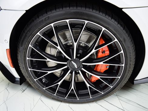 Used 2023 Aston Martin V8 Vantage Roadster RWD image 58