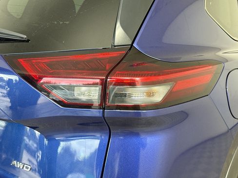 Used 2023 Nissan Rogue S image 34