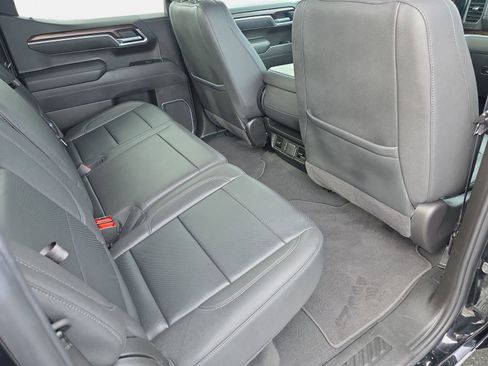 Used 2025 GMC Sierra 1500 SLT image 11