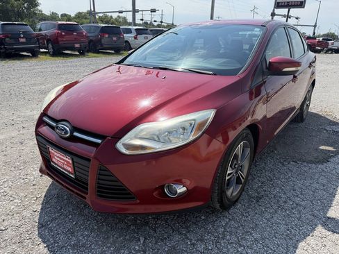Used 2014 Ford Focus SE w/ SE Sport Package FWD image 7