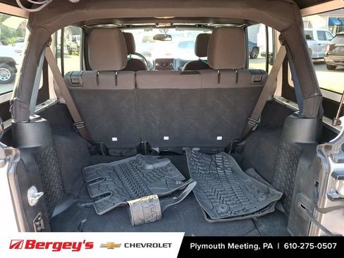 Used 2018 Jeep Wrangler Unlimited Sport S AWD/4WD image 32