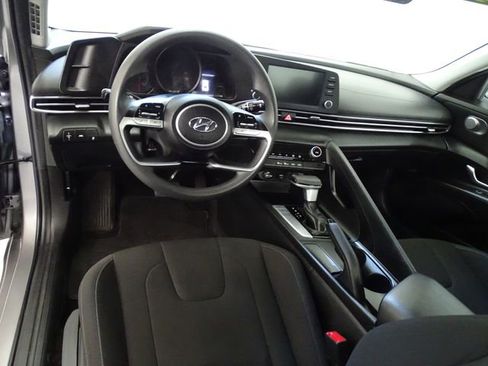 Used 2023 Hyundai Elantra SEL FWD image 4