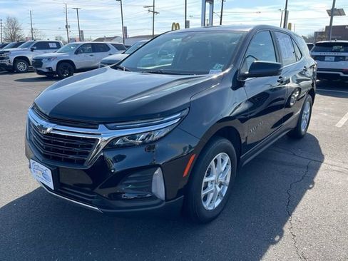 Used 2023 Chevrolet Equinox LT image 3