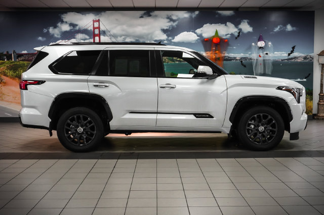 Used 2024 Toyota Sequoia Platinum AWD/4WD image 5