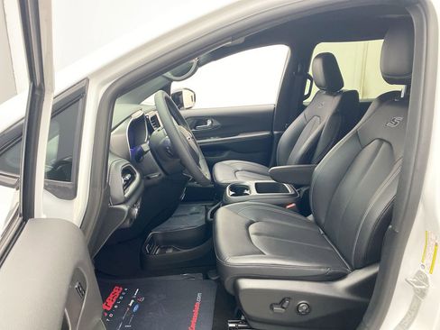 New 2026 Chrysler Pacifica Select w/ S Appearance Package AWD/4WD image 14