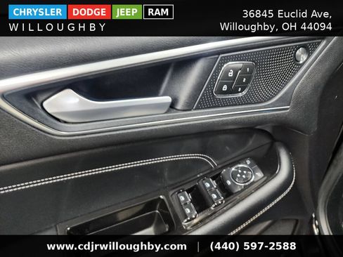 Used 2020 Ford Edge Titanium AWD/4WD image 12