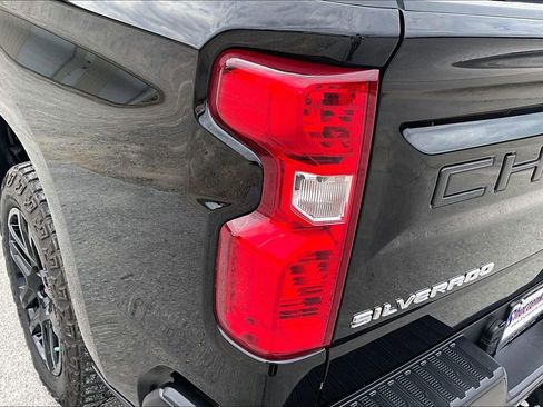 Used 2021 Chevrolet Silverado 1500 LT w/ Convenience Package II image 23