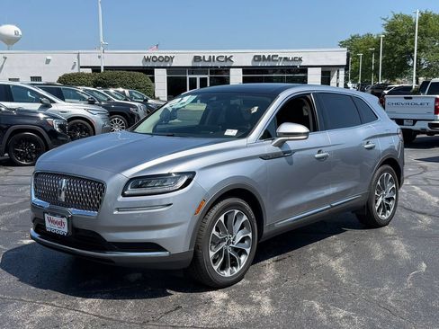 Used 2021 Lincoln Nautilus Reserve AWD/4WD image 2