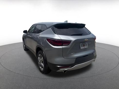 Used 2025 Chevrolet Blazer LT FWD image 11