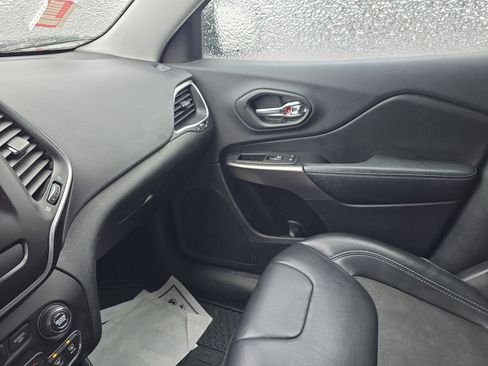 Used 2020 Jeep Cherokee Latitude Plus w/ Cold Weather Group image 32