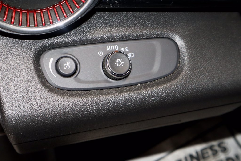 Used 2025 Chevrolet Trax RS FWD image 22
