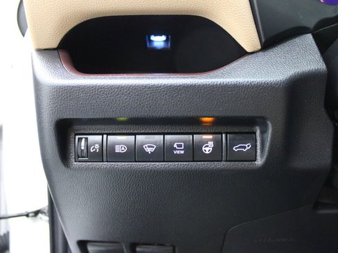 Used 2019 Toyota RAV4 Limited w/ Advanced Technology Package FWD image 20