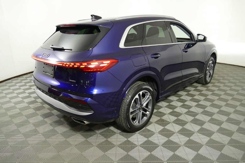 Certified 2025 Audi Q5 Premium w/ Convenience Package AWD/4WD image 3