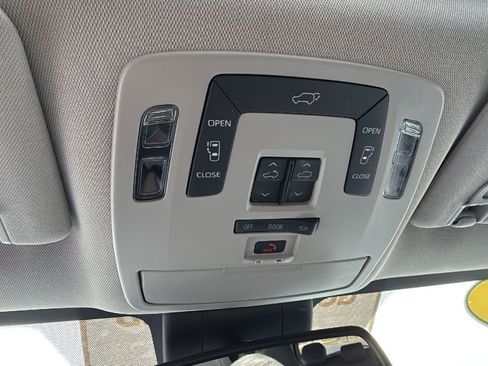 Used 2024 Toyota Sienna XLE image 24