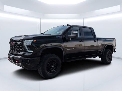 Used 2024 Chevrolet Silverado 2500 ZR2 w/ Technology Package AWD/4WD image 7