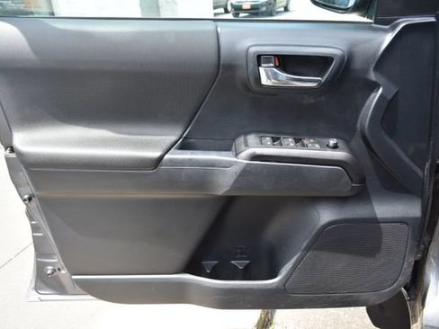 Used 2018 Toyota Tacoma SR5 AWD/4WD image 19