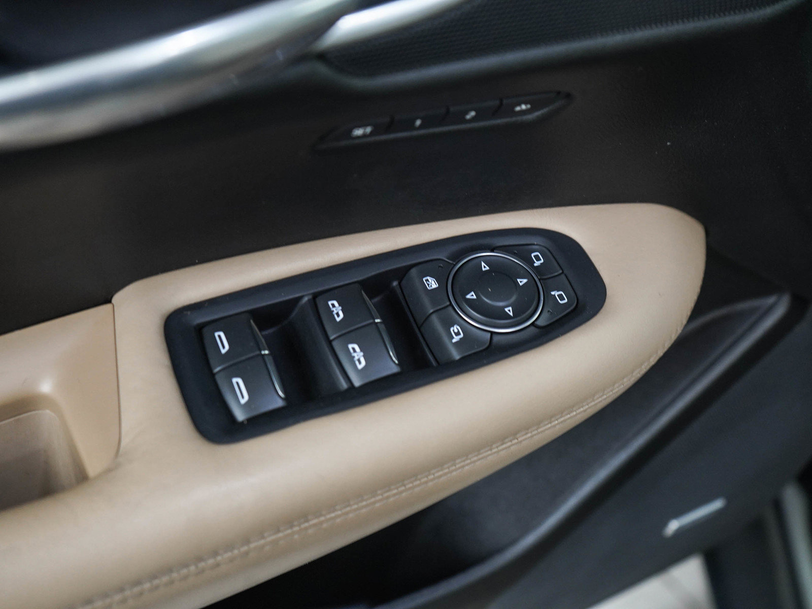 Used 2018 Cadillac XT5 Platinum AWD/4WD image 19