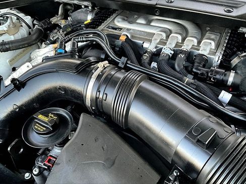 Used 2020 Land Rover Defender 110 SE image 31