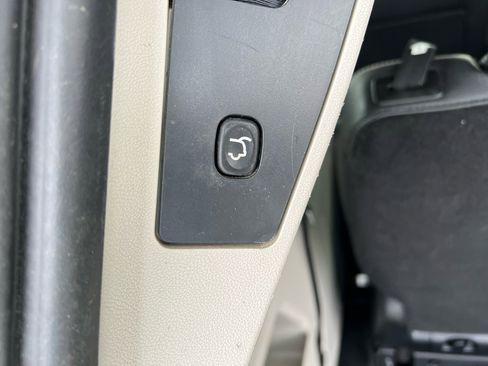 Used 2020 Dodge Grand Caravan SXT image 32