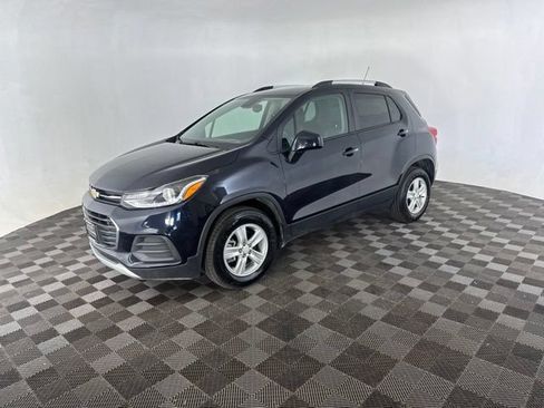 Used 2022 Chevrolet Trax LT w/ Driver Confidence Package AWD/4WD image 3