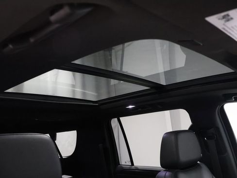 Used 2022 Chevrolet Suburban Z71 w/ Z71 Off-Road Package image 27