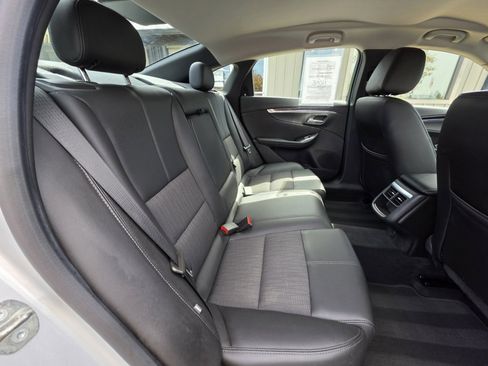 Used 2018 Chevrolet Impala LT FWD image 13