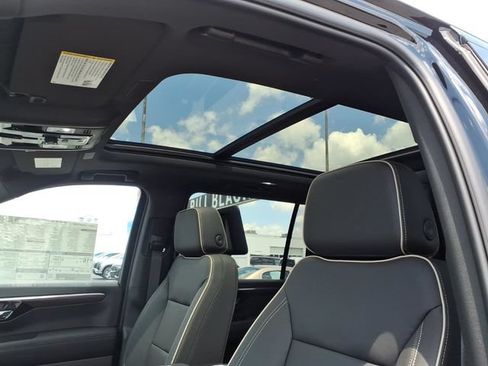 New 2026 Chevrolet Suburban Premier AWD/4WD image 11