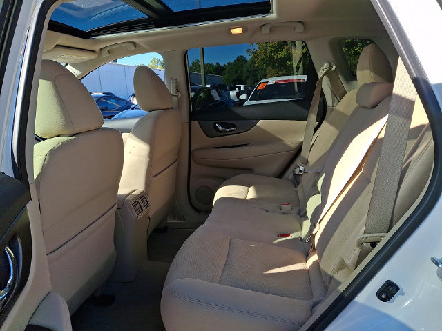 Used 2015 Nissan Rogue SV w/ SV Premium Package FWD image 9