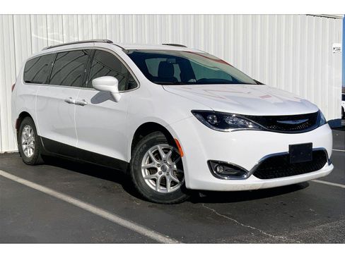 Used 2020 Chrysler Pacifica Touring-L image 30