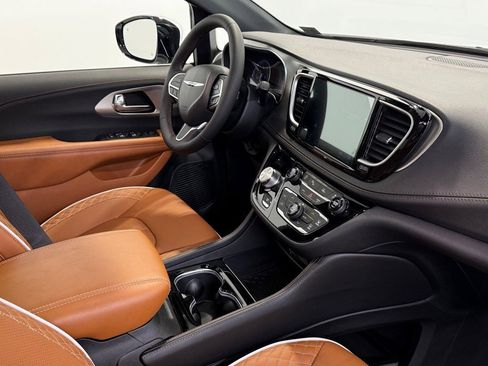 New 2026 Chrysler Pacifica Pinnacle w/ Trailer Tow Group image 12