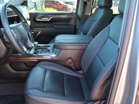 Used 2025 Chevrolet Silverado 1500 RST AWD/4WD image 17